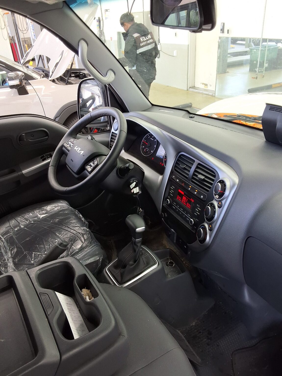 KIA THE NEW BONGO III CARGO 1 TON LPG KING CAB EXTRA LONG WHEELBASE L 2026 - zdjęcie 11