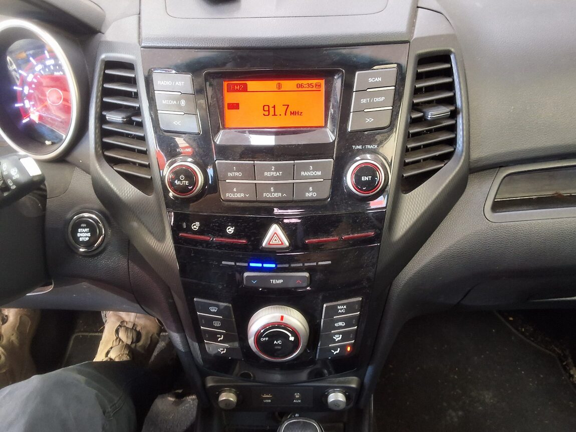 KG MOBILITY (SSANGYONG) TIVOLI AIR GASOLINE 2WD IX 2018 - zdjęcie 24