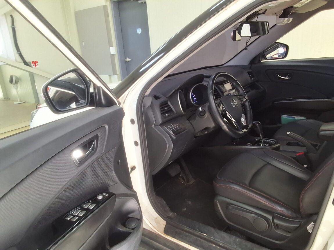 KG MOBILITY (SSANGYONG) TIVOLI AIR GASOLINE 2WD IX 2018 - zdjęcie 11