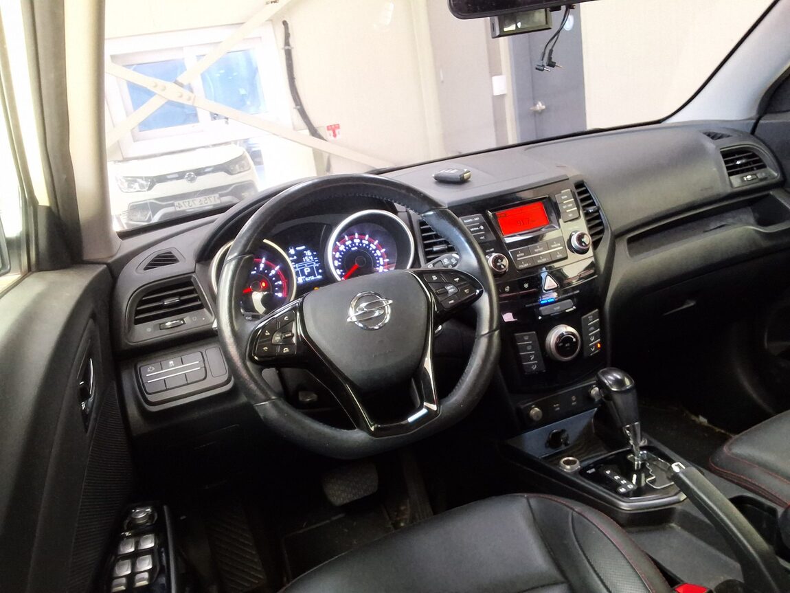KG MOBILITY (SSANGYONG) TIVOLI AIR GASOLINE 2WD IX 2018 - zdjęcie 12