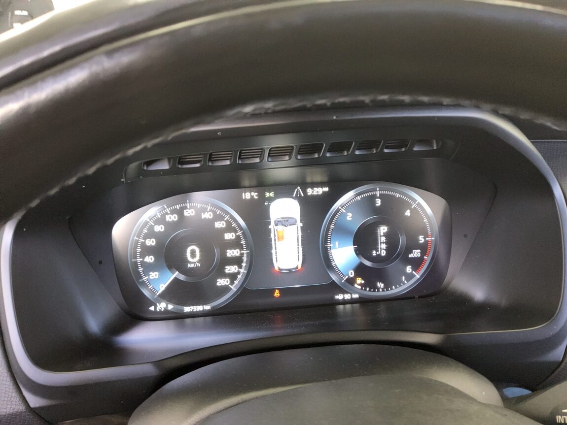 VOLVO XC90 (2ND GEN) D5 AWD MOMENTUM 2017 - zdjęcie 9