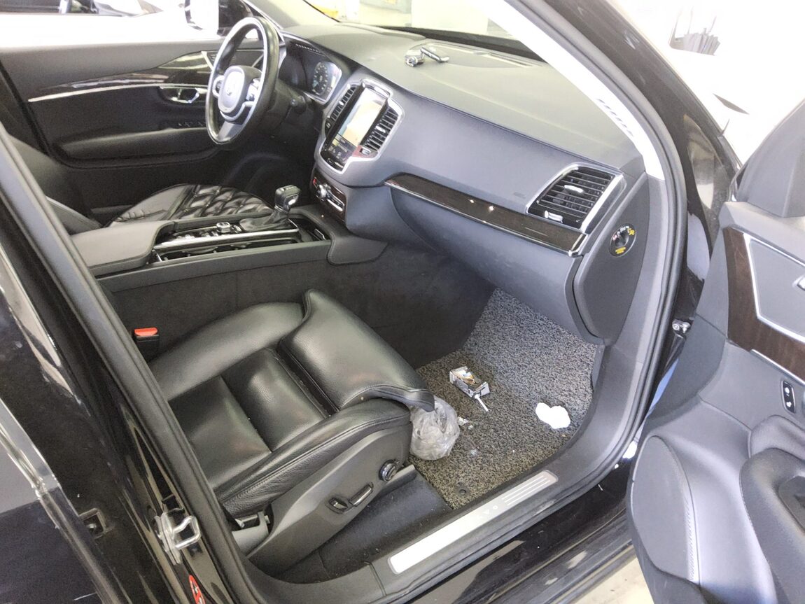 VOLVO XC90 (2ND GEN) D5 AWD MOMENTUM 2017 - zdjęcie 14