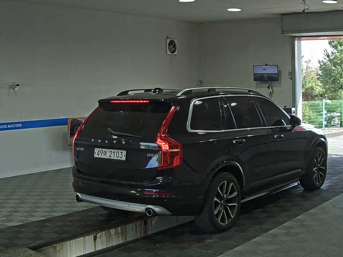 VOLVO XC90 (2ND GEN) D5 AWD MOMENTUM 2017 - zdjęcie 5