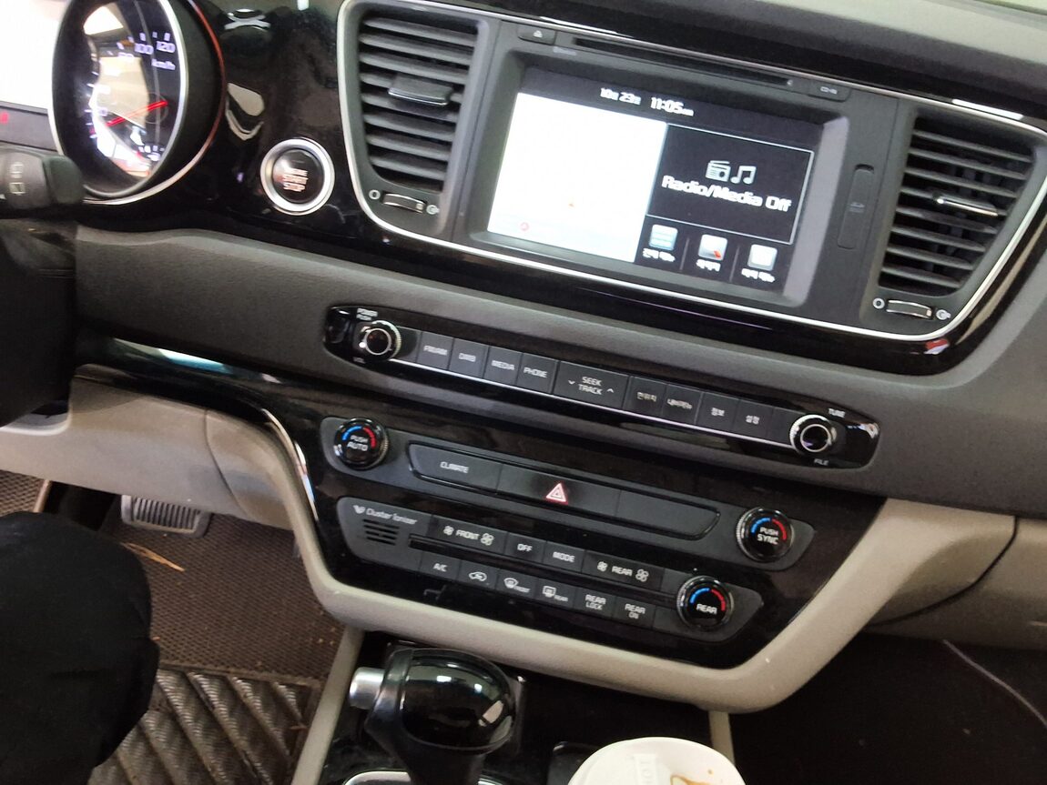 KIA ALL NEW CARNIVAL 9-SEATER DIESEL PRESTIGE 2015 - zdjęcie 24