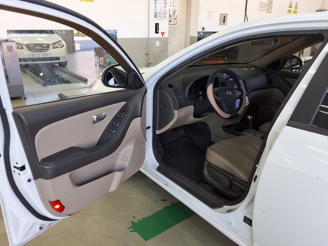HYUNDAI AVANTE HD 1.6 VVT S16 LUXURY 2010 - zdjęcie 10