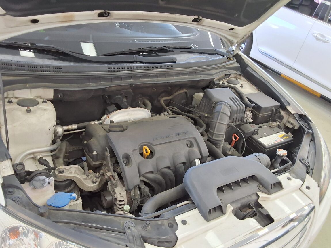 HYUNDAI AVANTE HD 1.6 VVT S16 LUXURY 2010 - zdjęcie 18