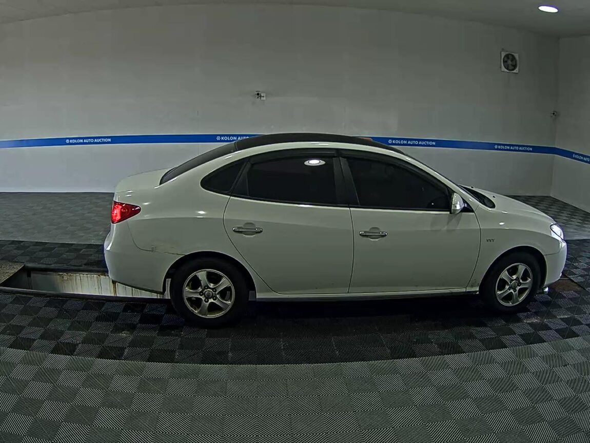 HYUNDAI AVANTE HD 1.6 VVT S16 LUXURY 2010 - zdjęcie 4