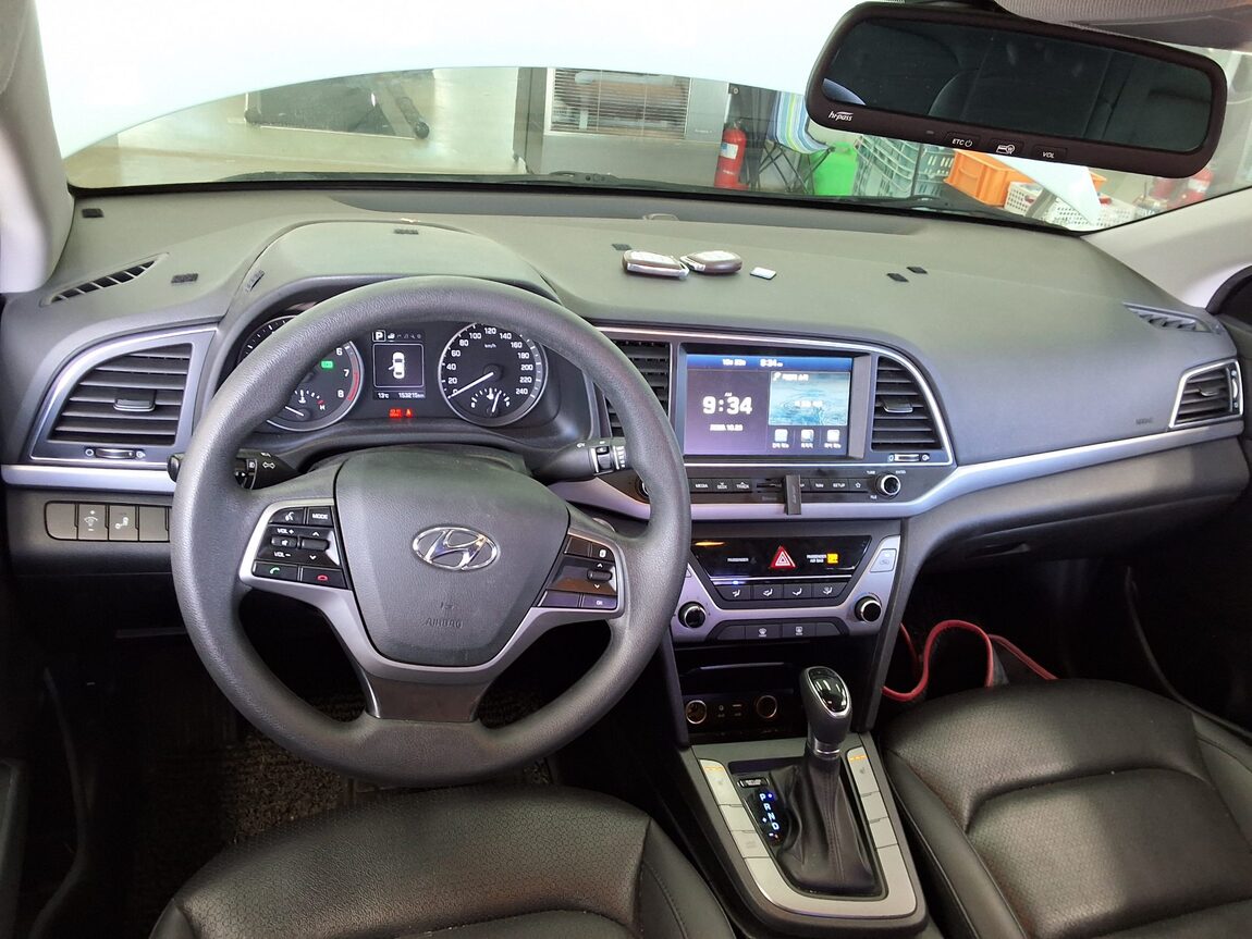 HYUNDAI AVANTE AD 1.6 GDi VALUE PLUS 2018 - zdjęcie 11