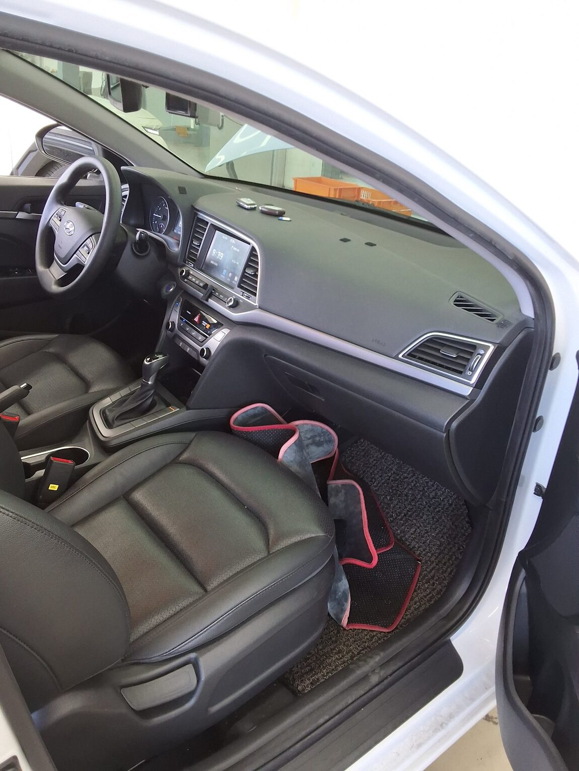 HYUNDAI AVANTE AD 1.6 GDi VALUE PLUS 2018 - zdjęcie 14