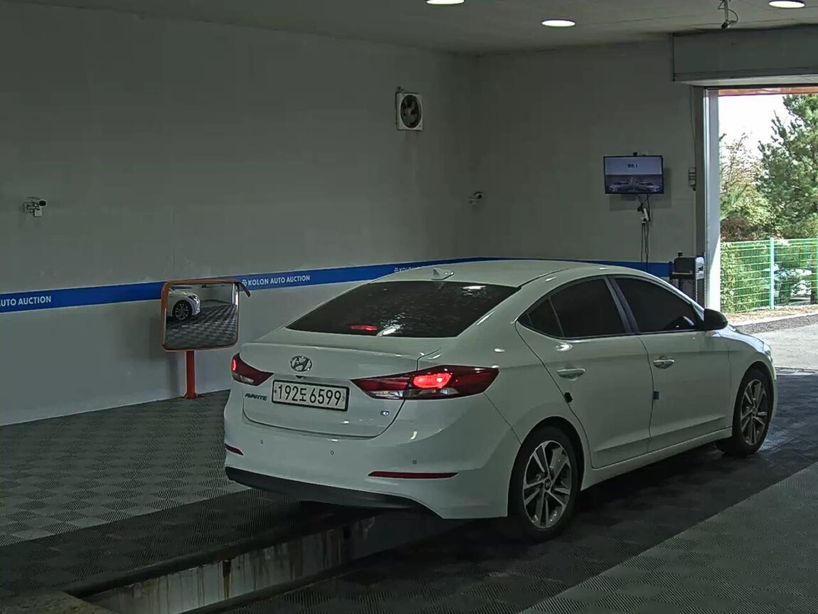 HYUNDAI AVANTE AD 1.6 GDi VALUE PLUS 2018 - zdjęcie 5