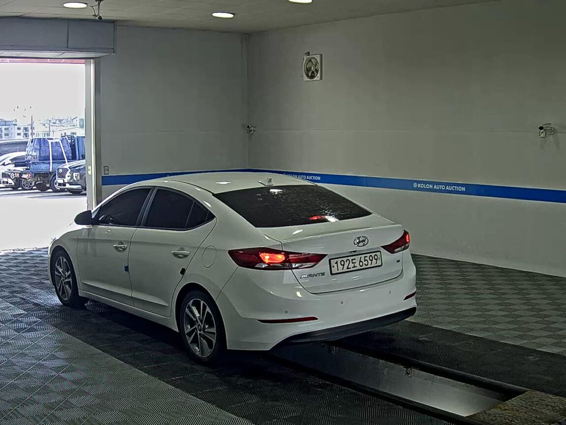 HYUNDAI AVANTE AD 1.6 GDi VALUE PLUS 2018 - zdjęcie 6