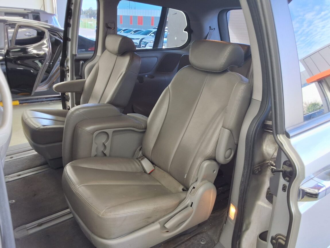KIA CARNIVAL R 11-SEATER DIESEL GLX PREMIUM 2012 - zdjęcie 12