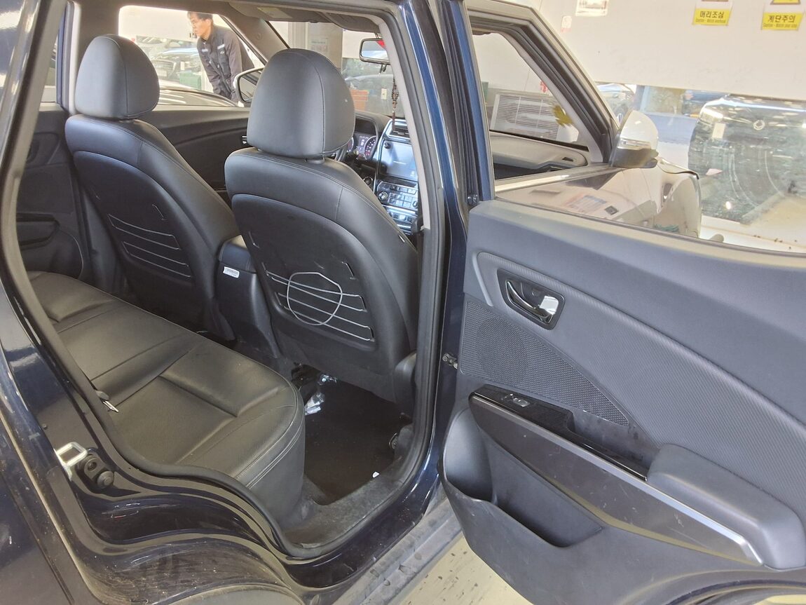 KG MOBILITY (SSANGYONG) VERY NEW TIVOLI 1.6 DIESEL 2WD V5 2020 - zdjęcie 13