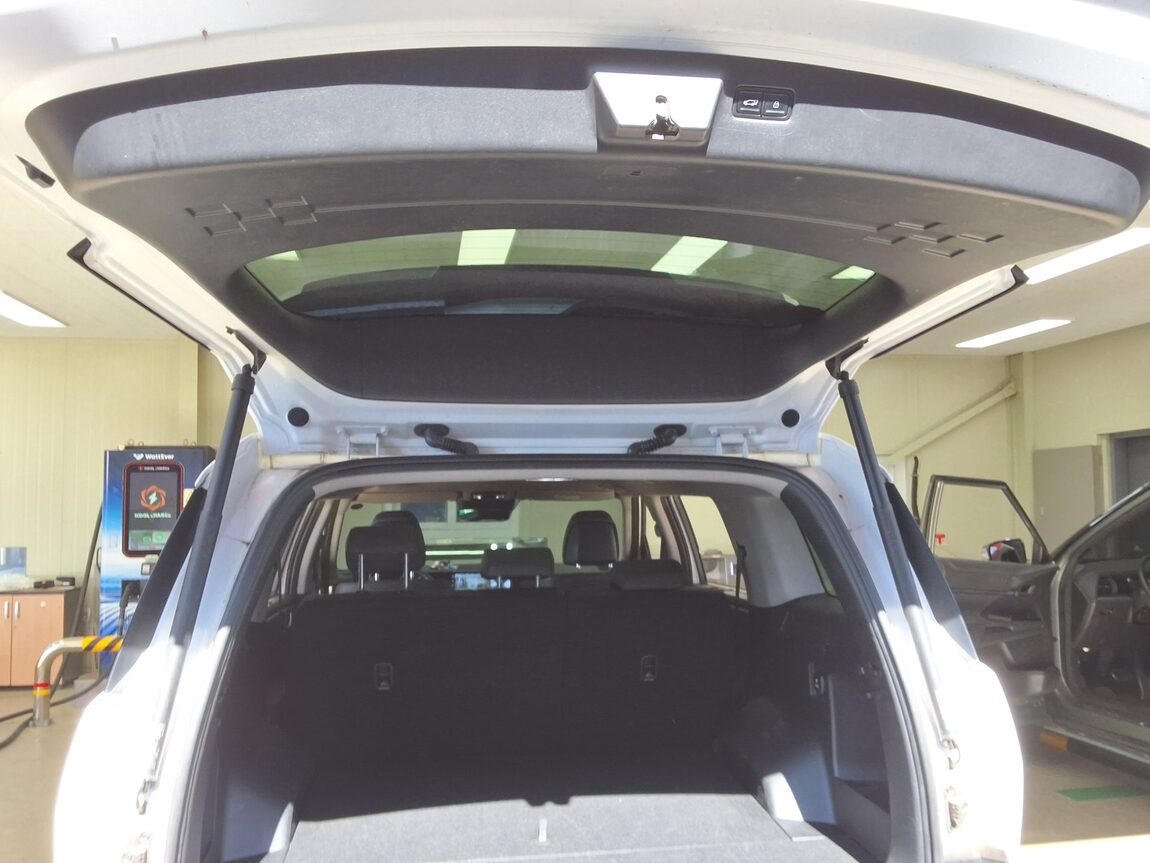 HYUNDAI THE ALL NEW SANTA FE HYBRID 1.6 HEV AWD PRESTIGE 2025 - zdjęcie 16