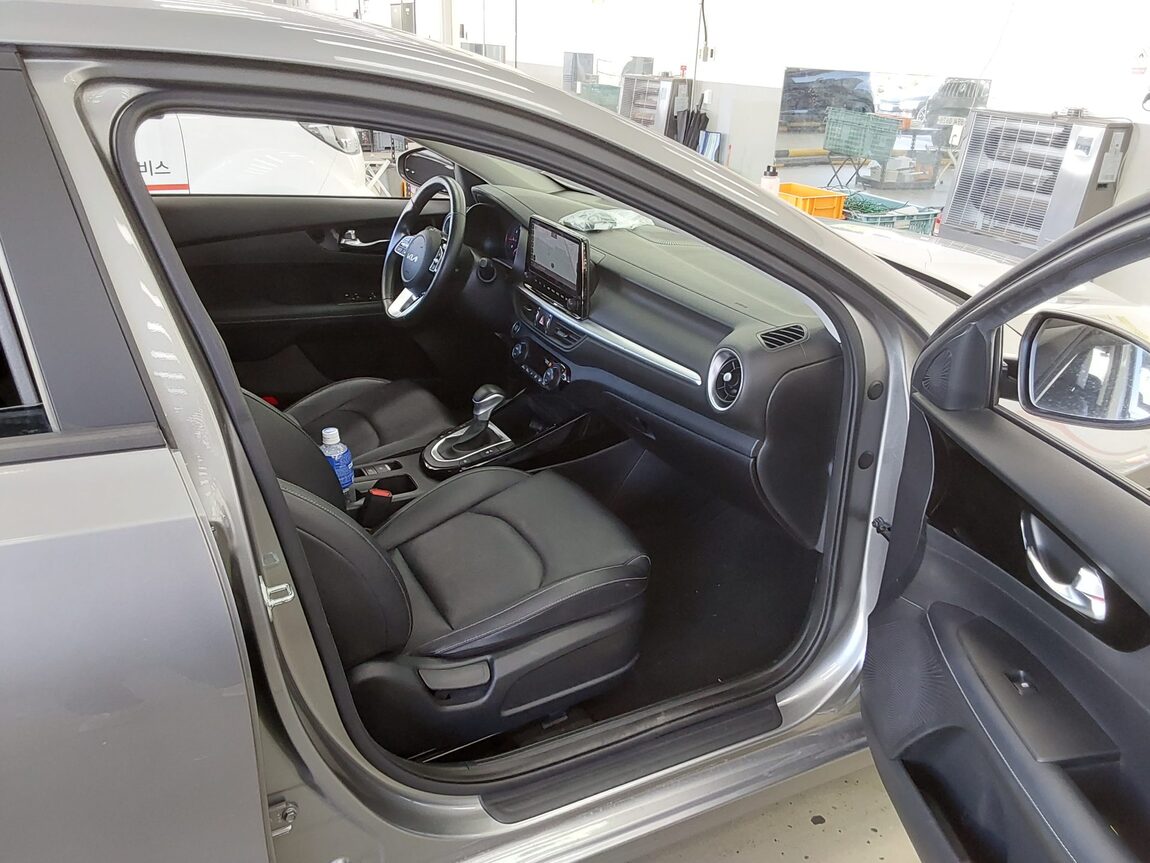 KIA THE NEW K3 1.6 GASOLINE PRESTIGE 2023 - zdjęcie 14