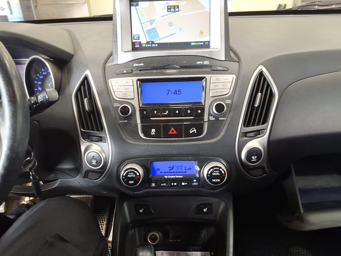 HYUNDAI TUCSON ix DIESEL R20 4WD LX20 PREMIER 2010 - zdjęcie 24