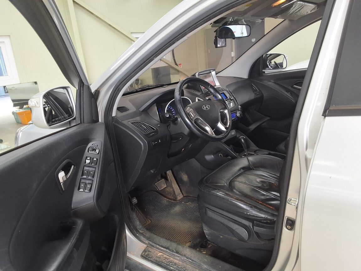 HYUNDAI TUCSON ix DIESEL R20 4WD LX20 PREMIER 2010 - zdjęcie 11