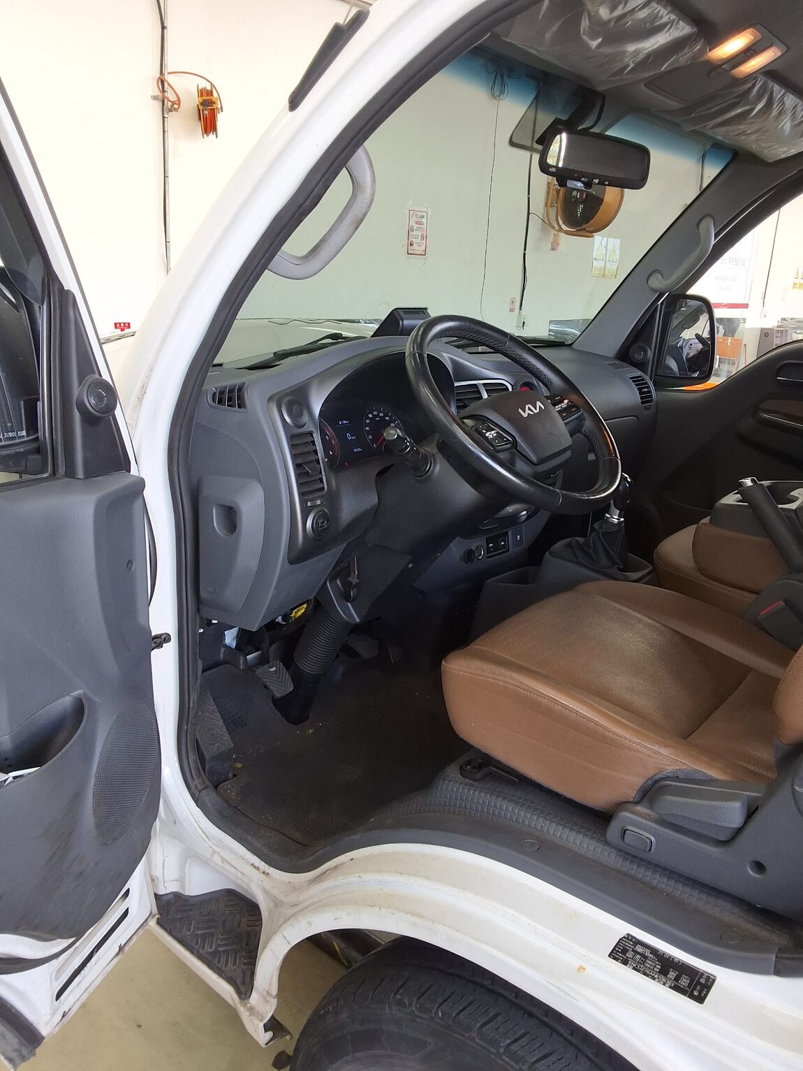 KIA THE NEW BONGO III CARGO 1 TON KING CAB EXTRA LONG WHEELBASE GLS 2022 - zdjęcie 10
