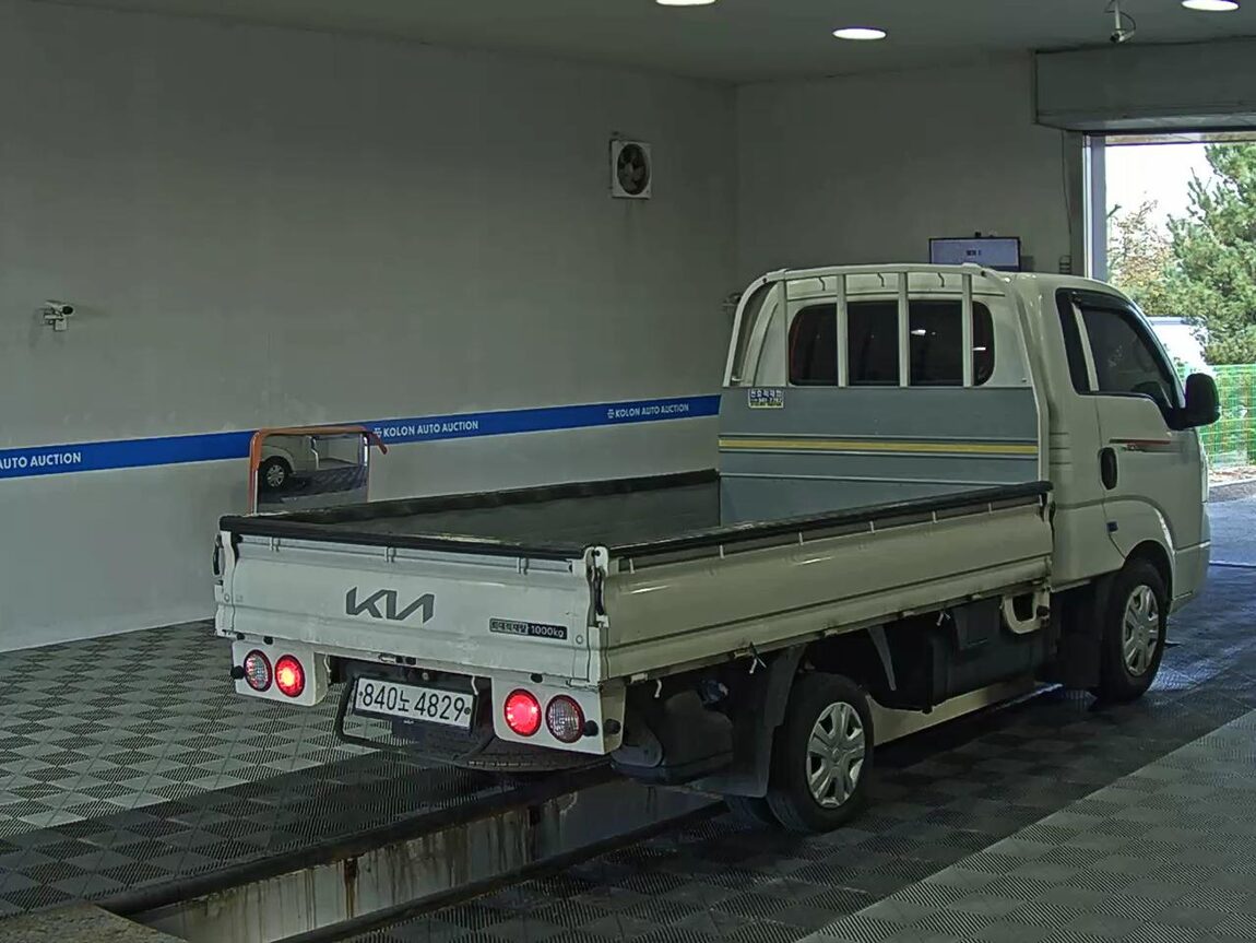KIA THE NEW BONGO III CARGO 1 TON KING CAB EXTRA LONG WHEELBASE GLS 2022 - zdjęcie 5