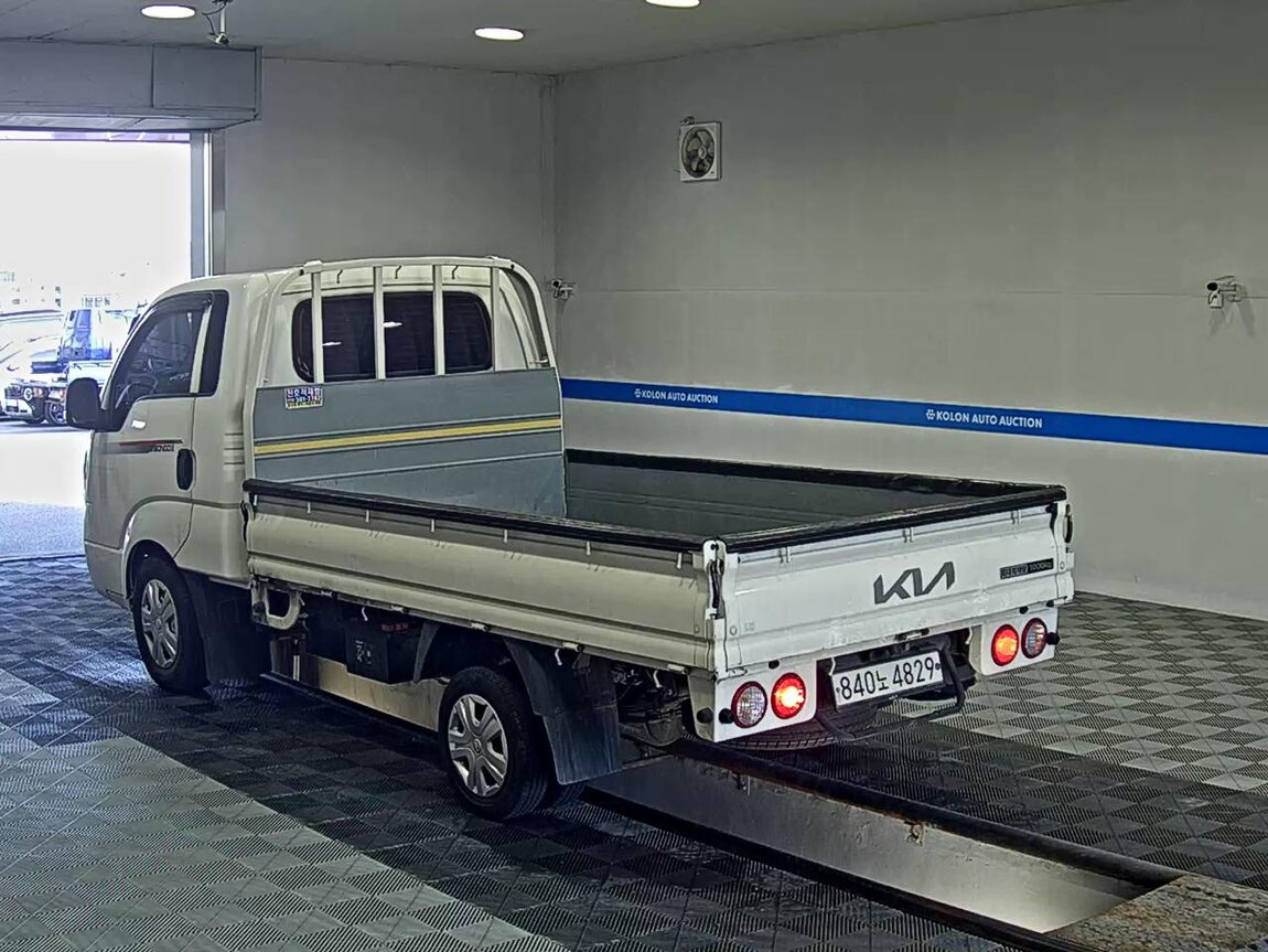 KIA THE NEW BONGO III CARGO 1 TON KING CAB EXTRA LONG WHEELBASE GLS 2022 - zdjęcie 6