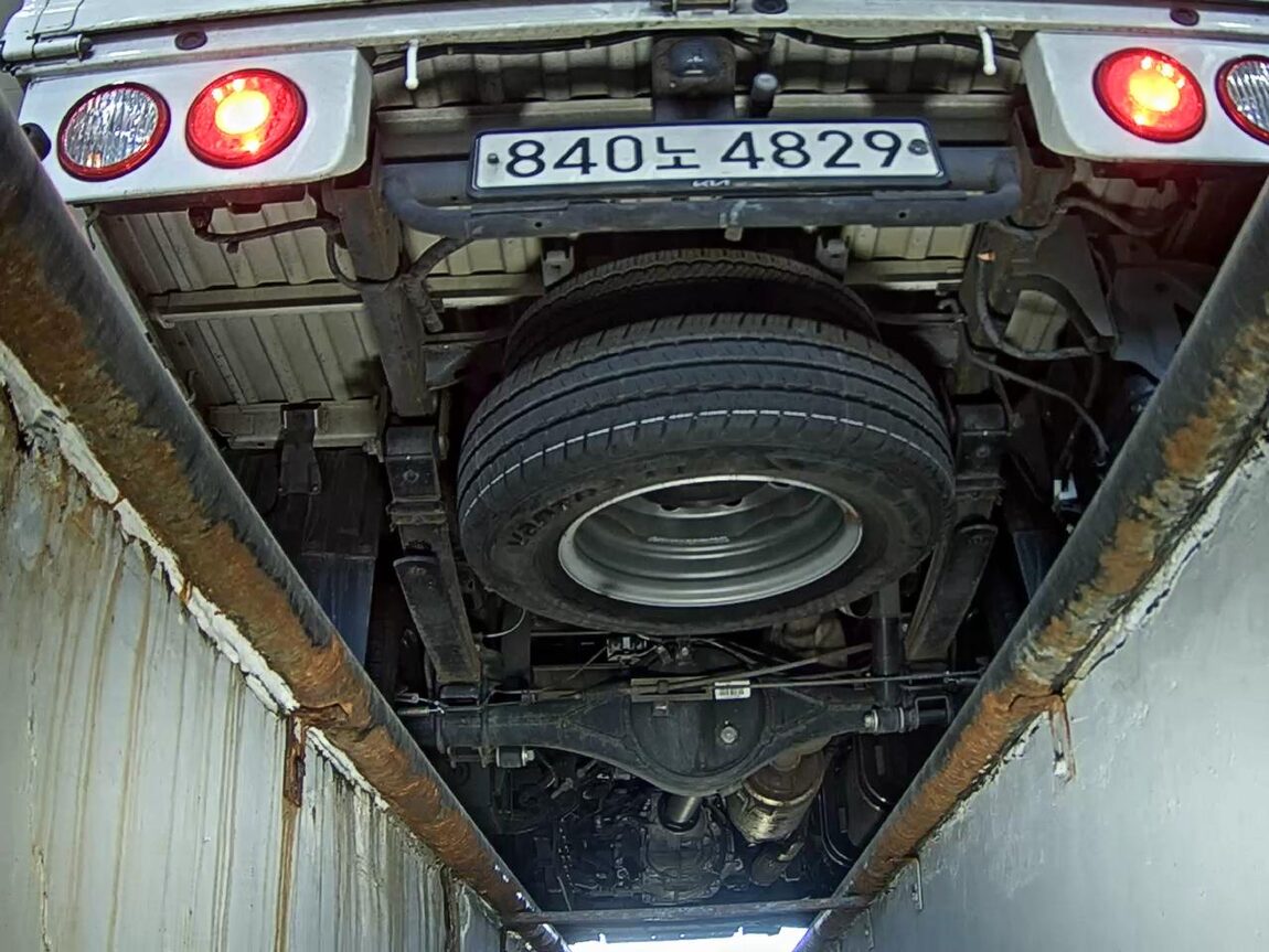 KIA THE NEW BONGO III CARGO 1 TON KING CAB EXTRA LONG WHEELBASE GLS 2022 - zdjęcie 8
