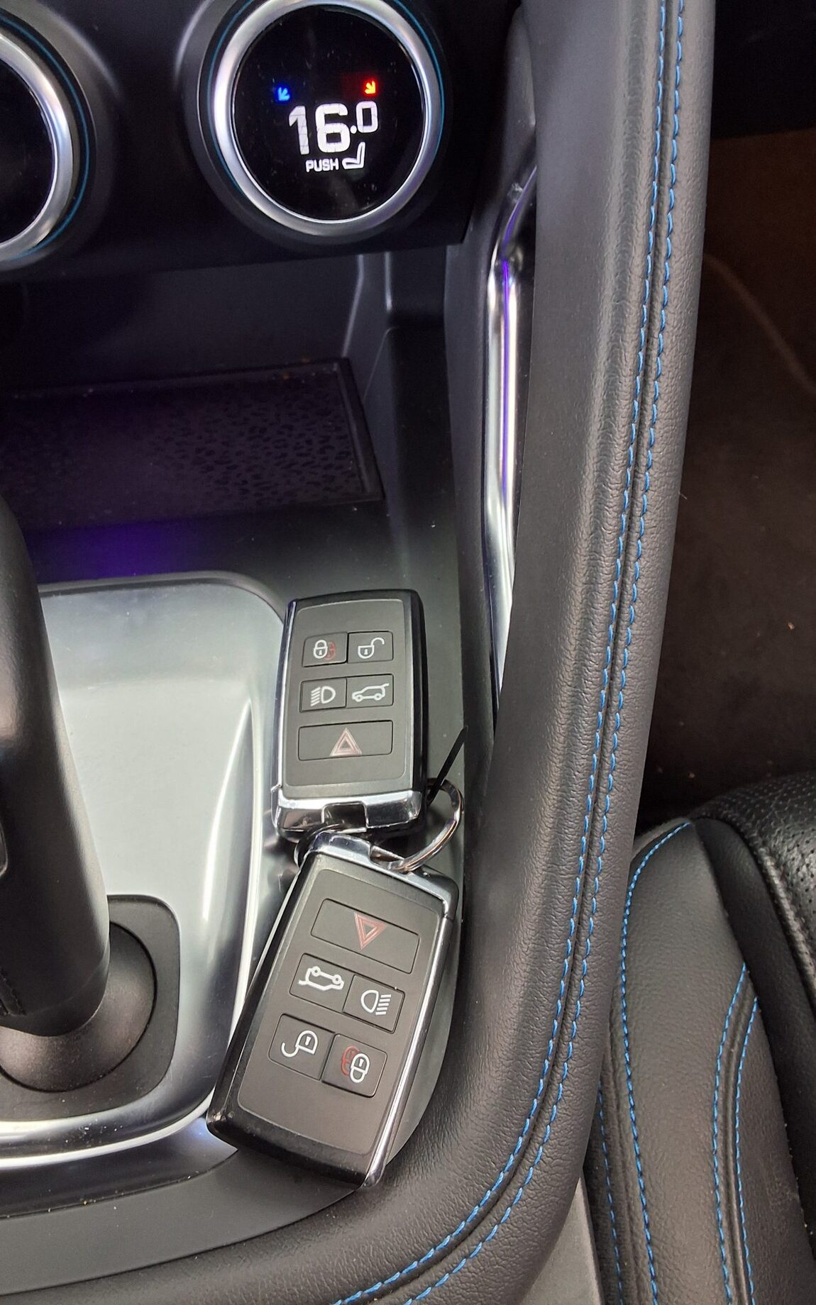 JAGUAR E-PACE 2.0 P250 R DYNAMIC 2018 - zdjęcie 20