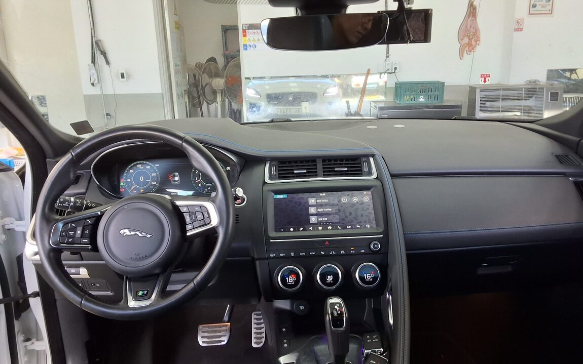 JAGUAR E-PACE 2.0 P250 R DYNAMIC 2018 - zdjęcie 11