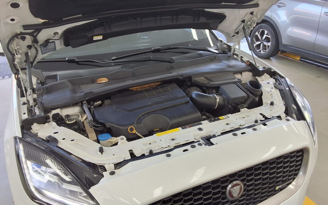 JAGUAR E-PACE 2.0 P250 R DYNAMIC 2018 - zdjęcie 21