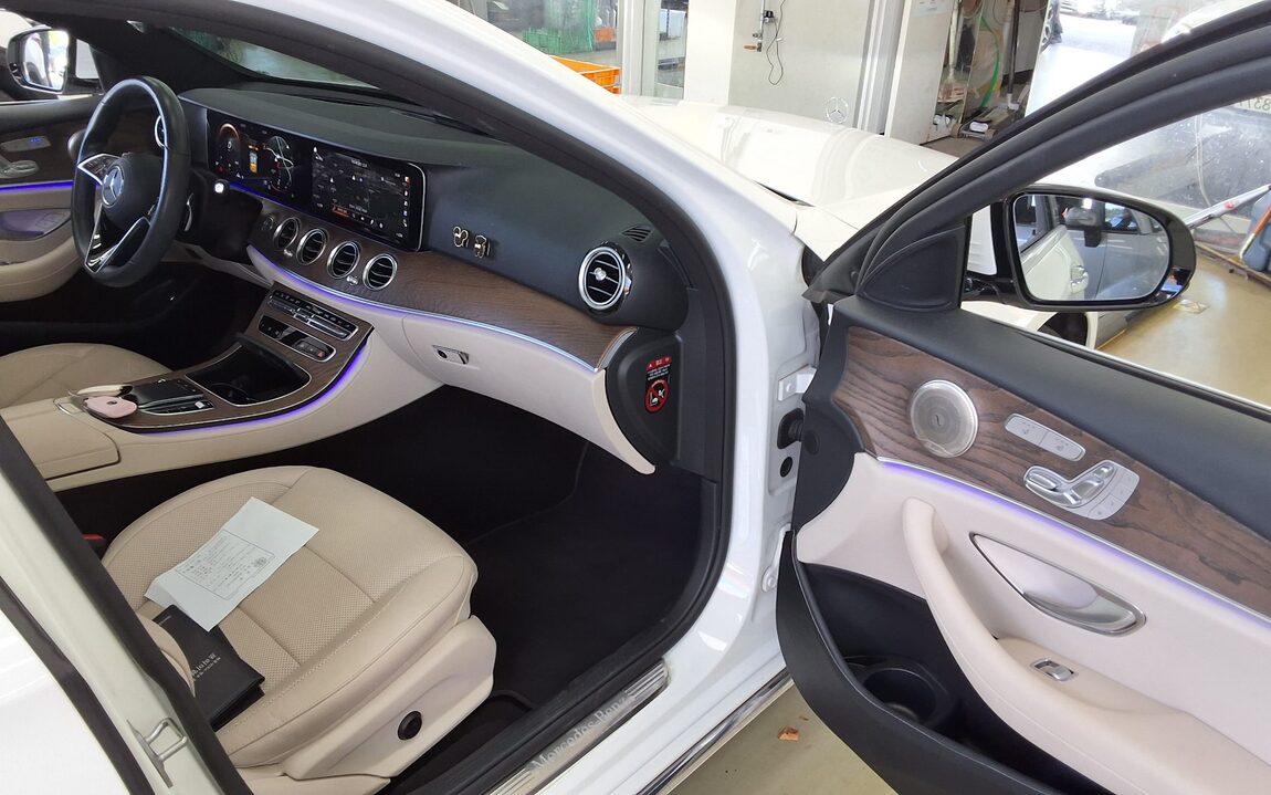 MERCEDES-BENZ E-CLASS (5TH GEN) E250 EXCLUSIVE 2022 - zdjęcie 14