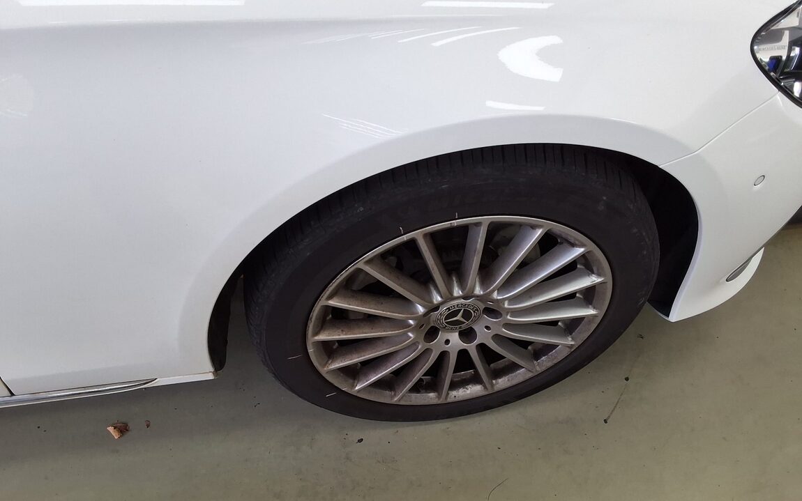 MERCEDES-BENZ E-CLASS (5TH GEN) E250 EXCLUSIVE 2022 - zdjęcie 26