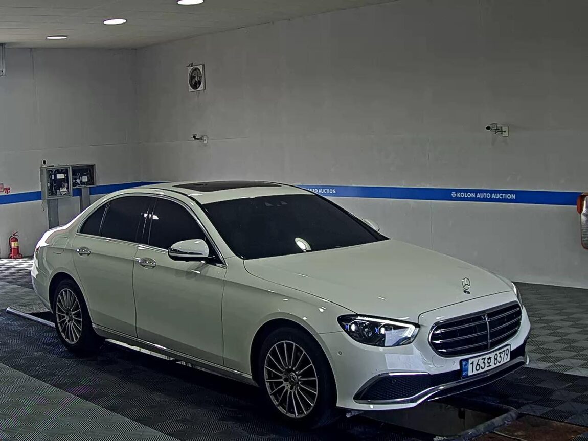 MERCEDES-BENZ E-CLASS (5TH GEN) E250 EXCLUSIVE 2022 - zdjęcie 3