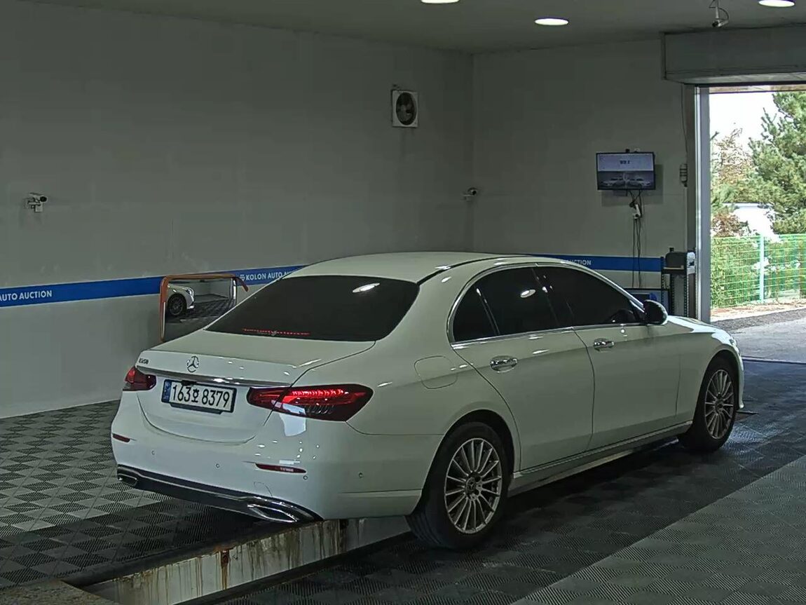 MERCEDES-BENZ E-CLASS (5TH GEN) E250 EXCLUSIVE 2022 - zdjęcie 5