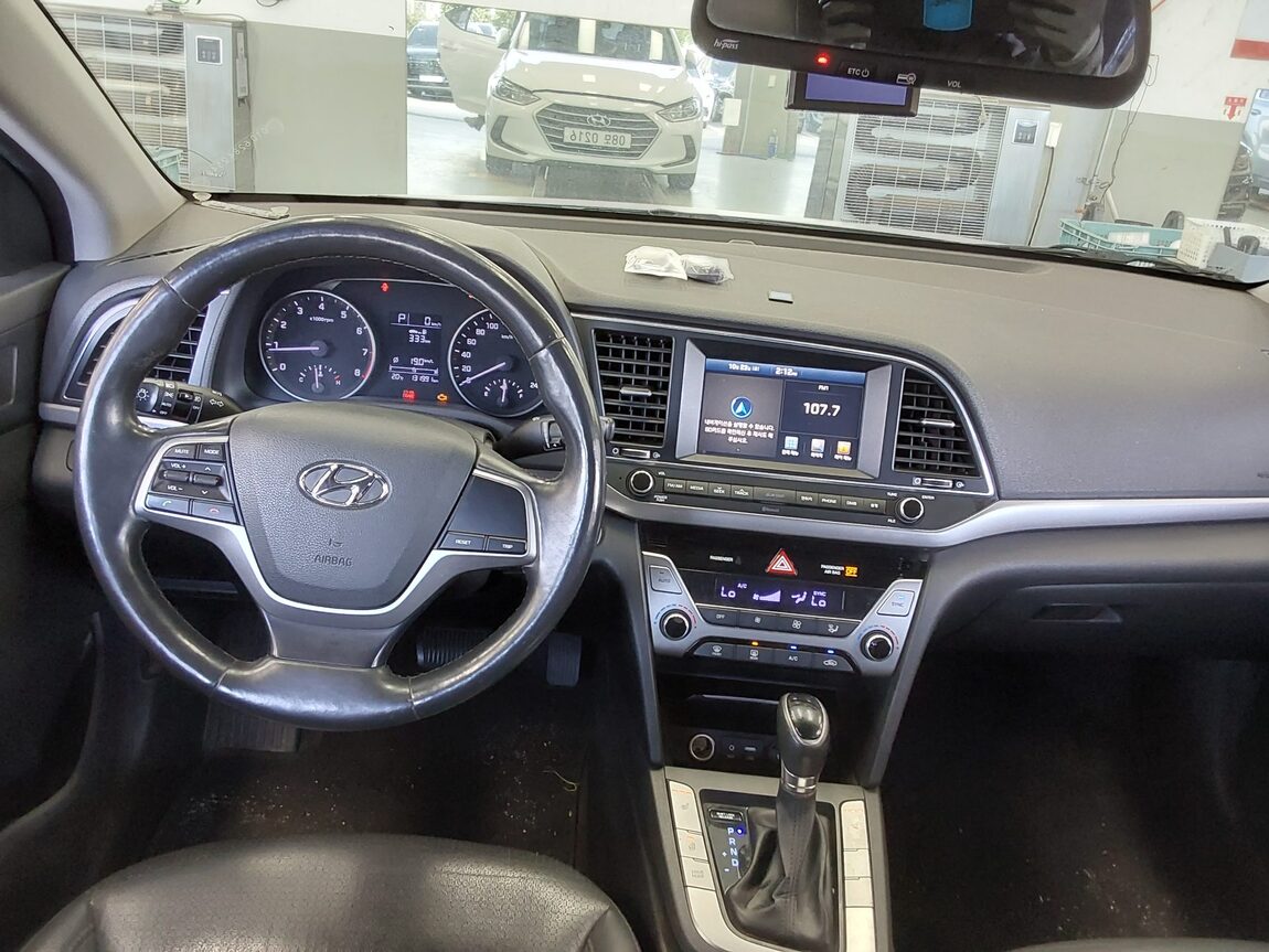 HYUNDAI AVANTE AD 1.6 GDi SMART 2017 - zdjęcie 11
