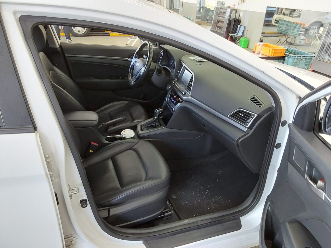 HYUNDAI AVANTE AD 1.6 GDi SMART 2017 - zdjęcie 14