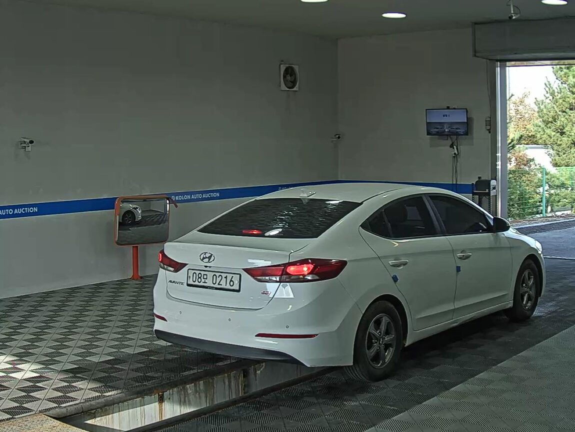HYUNDAI AVANTE AD 1.6 GDi SMART 2017 - zdjęcie 5