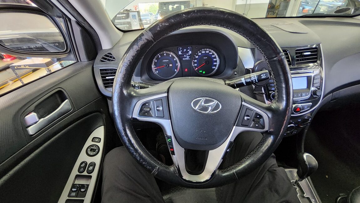 HYUNDAI NEW ACCENT 1.4 VVT MODERN 2015 - zdjęcie 17