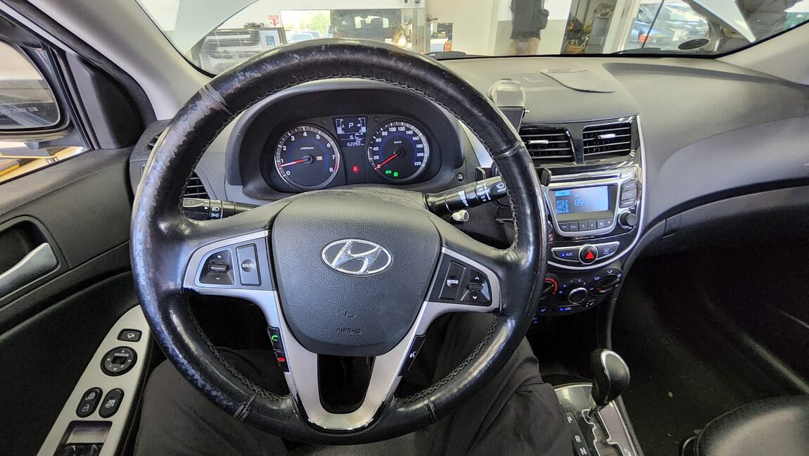 HYUNDAI NEW ACCENT 1.4 VVT MODERN 2015 - zdjęcie 18