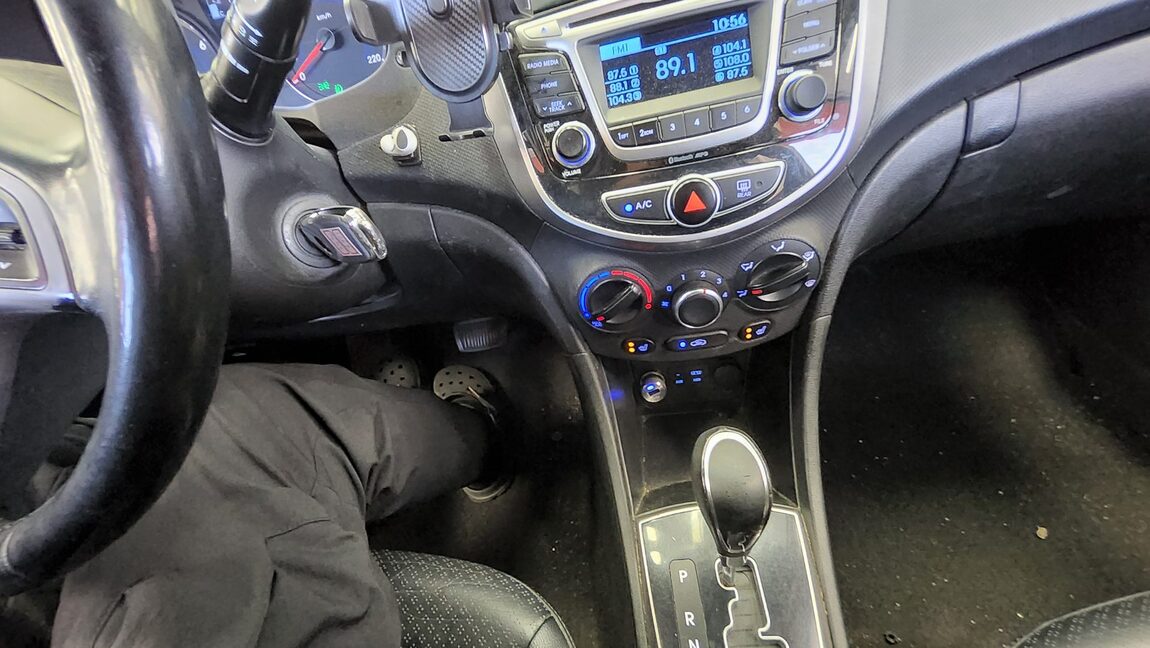 HYUNDAI NEW ACCENT 1.4 VVT MODERN 2015 - zdjęcie 19
