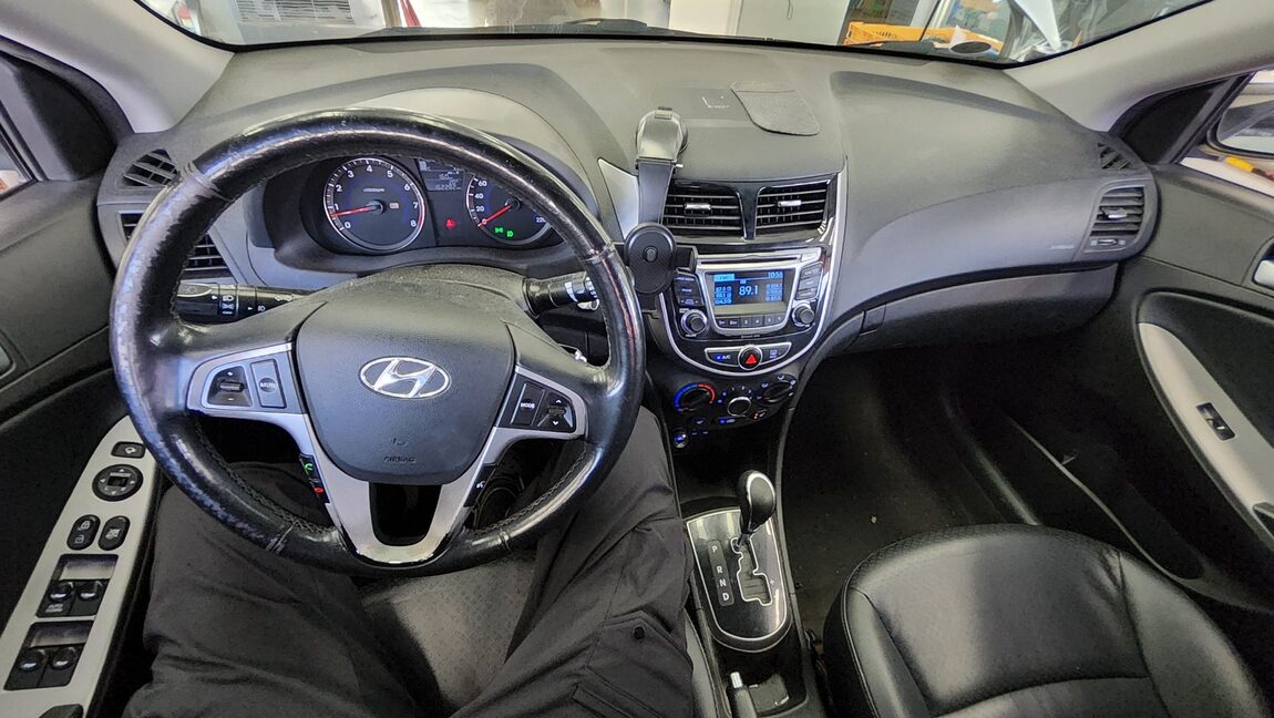 HYUNDAI NEW ACCENT 1.4 VVT MODERN 2015 - zdjęcie 11