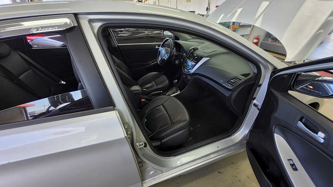 HYUNDAI NEW ACCENT 1.4 VVT MODERN 2015 - zdjęcie 14