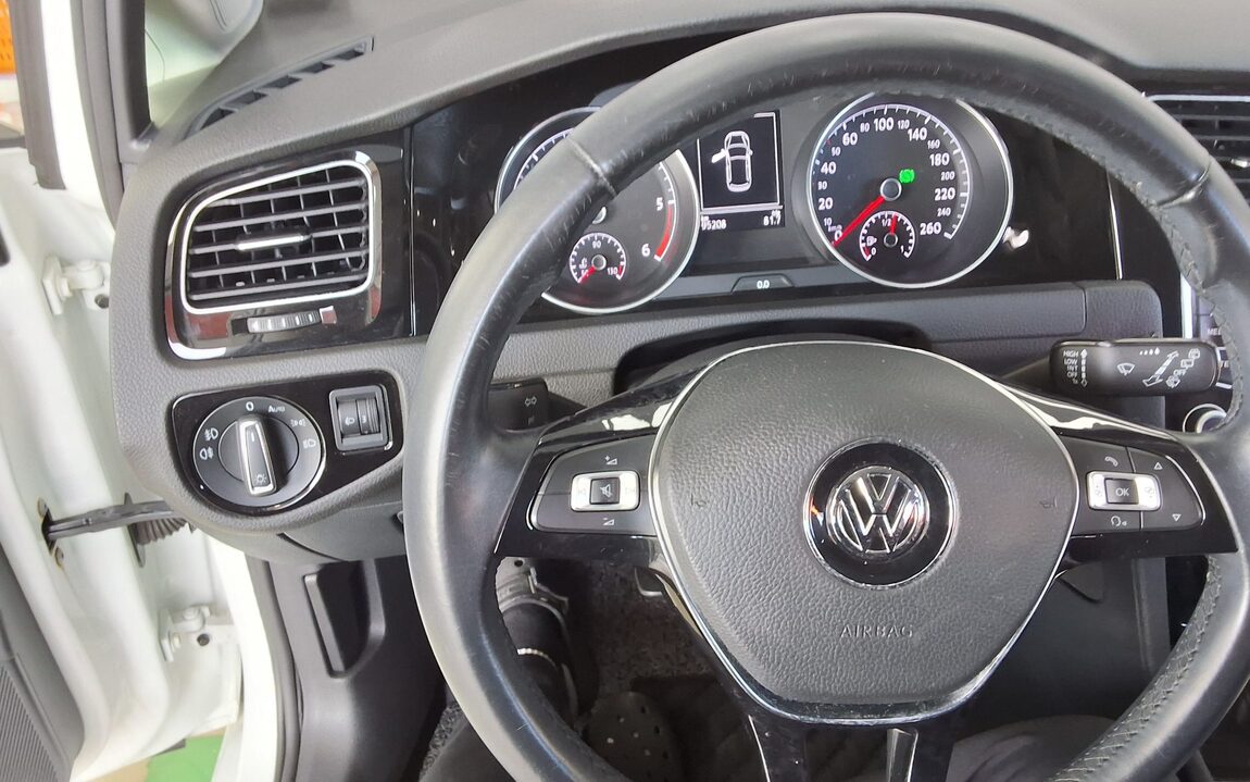 VOLKSWAGEN GOLF (7TH GEN) 1.6 TDI BLUEMOTION 2015 - zdjęcie 17