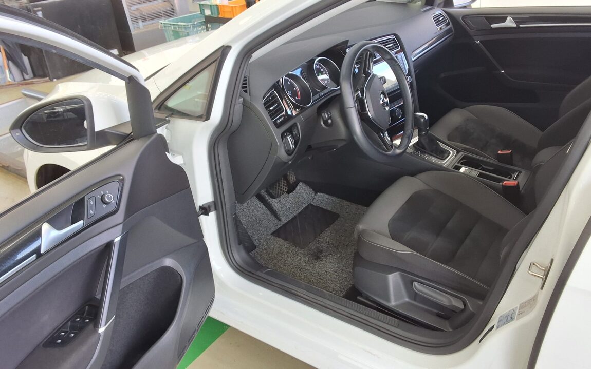 VOLKSWAGEN GOLF (7TH GEN) 1.6 TDI BLUEMOTION 2015 - zdjęcie 10