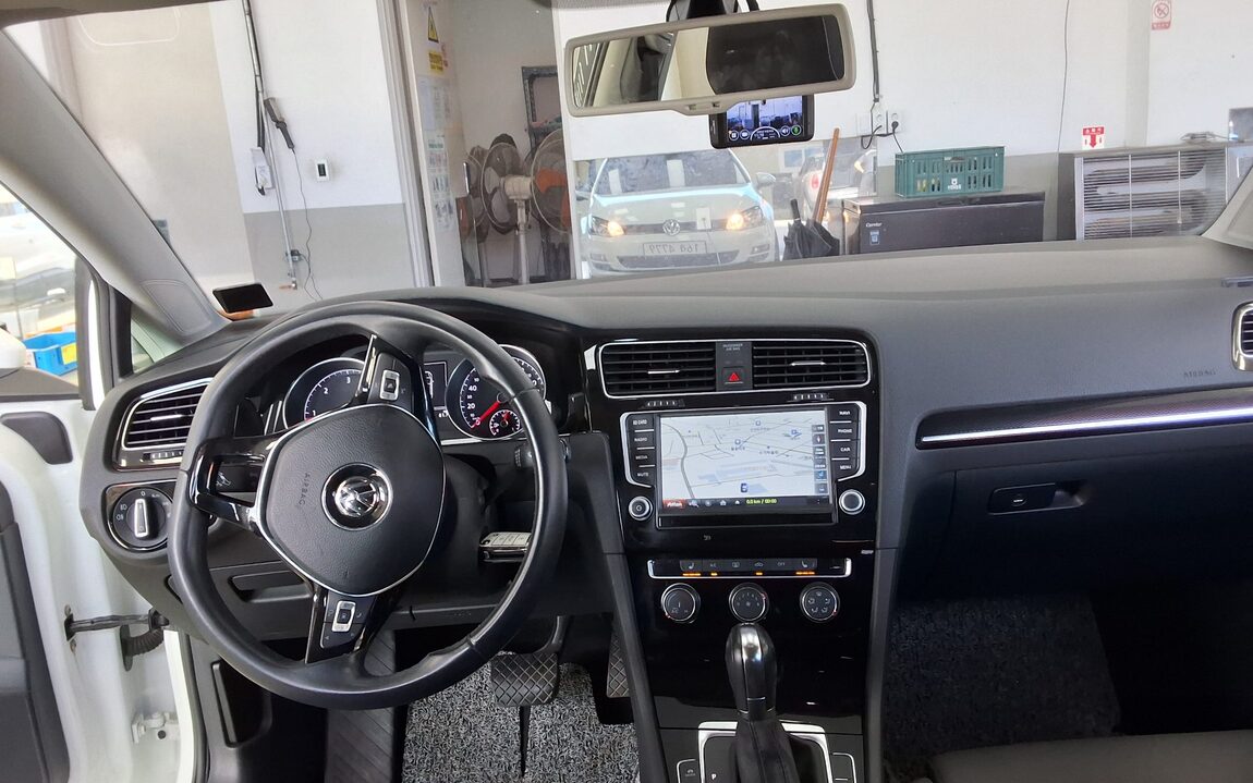 VOLKSWAGEN GOLF (7TH GEN) 1.6 TDI BLUEMOTION 2015 - zdjęcie 11