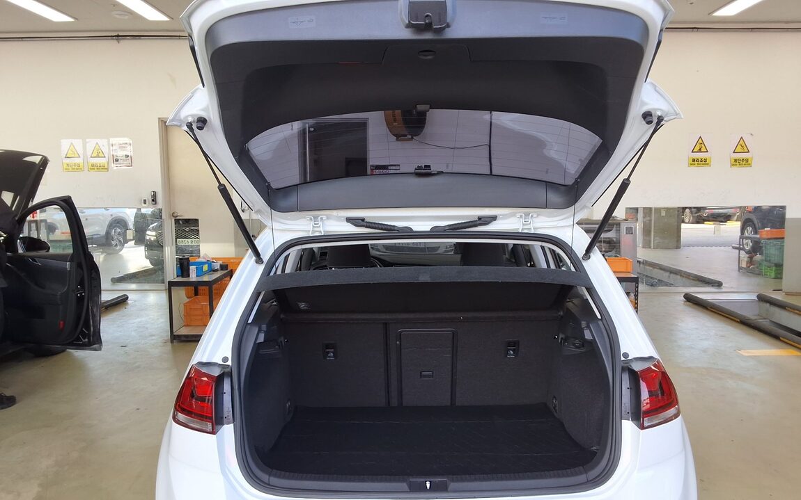 VOLKSWAGEN GOLF (7TH GEN) 1.6 TDI BLUEMOTION 2015 - zdjęcie 15