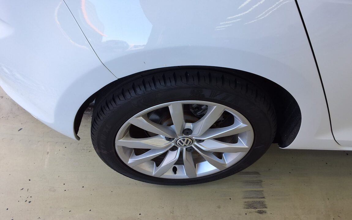 VOLKSWAGEN GOLF (7TH GEN) 1.6 TDI BLUEMOTION 2015 - zdjęcie 26