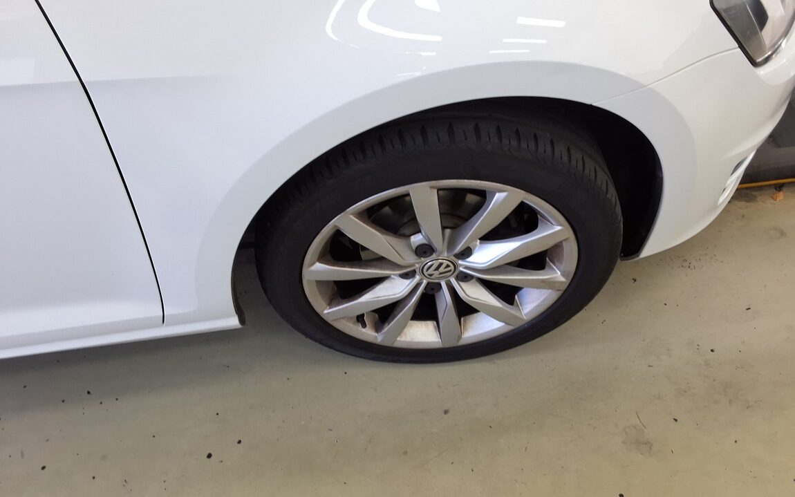 VOLKSWAGEN GOLF (7TH GEN) 1.6 TDI BLUEMOTION 2015 - zdjęcie 25