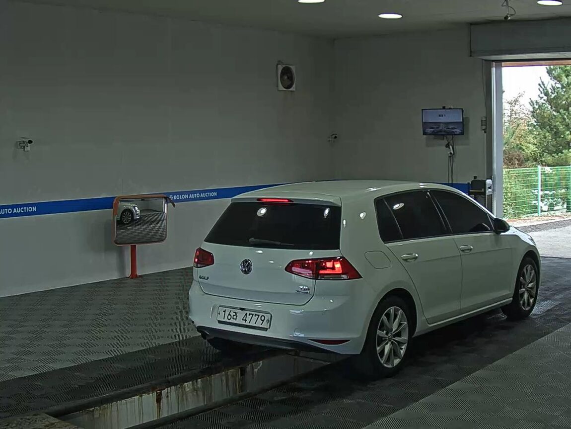 VOLKSWAGEN GOLF (7TH GEN) 1.6 TDI BLUEMOTION 2015 - zdjęcie 5