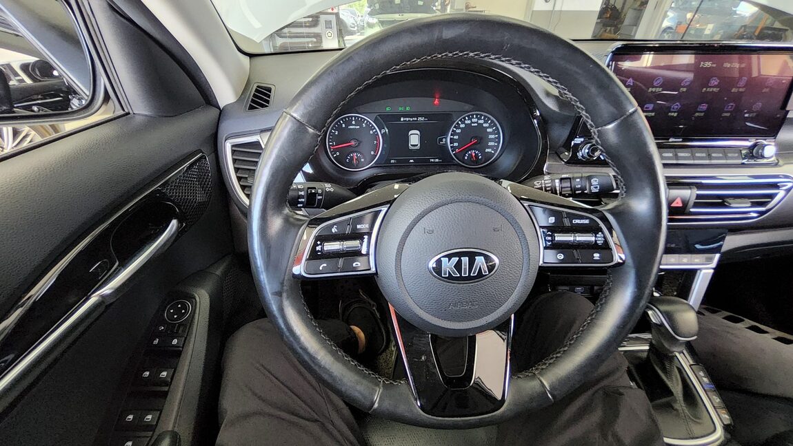KIA SELTOS 1.6 GASOLINE 2WD NOBLESSE 2020 - zdjęcie 17