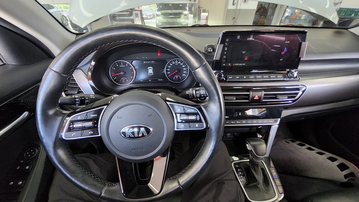 KIA SELTOS 1.6 GASOLINE 2WD NOBLESSE 2020 - zdjęcie 18