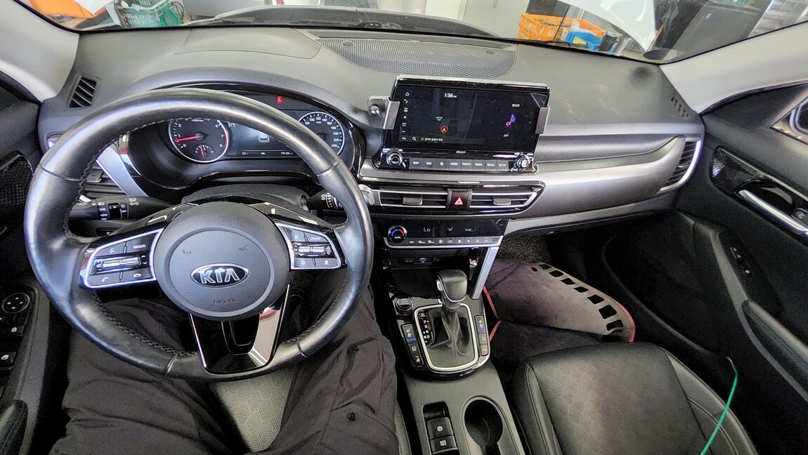 KIA SELTOS 1.6 GASOLINE 2WD NOBLESSE 2020 - zdjęcie 11